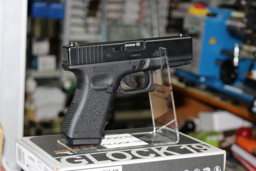 Firearm: Umarex Glock 19