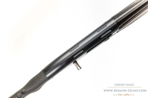 Firearm: Browning Maxus 2 Composite black carbon fibre