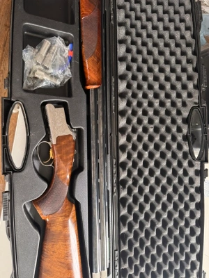 Firearm: Browning B525 